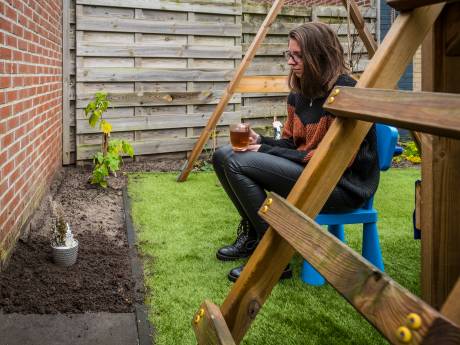 Talitha begroef haar vroeggeboren kindje in de tuin, op begraafplaats was geen plek: ‘Verdient niemand’
