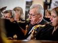 Johan Klootwijk (86) bespeelt de tenorsax in het orkest van het 100-jarige Amicitia uit Delden.