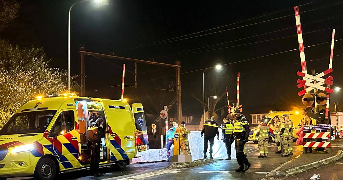 Man overleden na aanrijding met trein in Velp.