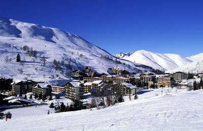 Drame dans une station des alpes françaises: un jeune homme décède après avoir chuté accidentellement d'une télécabine