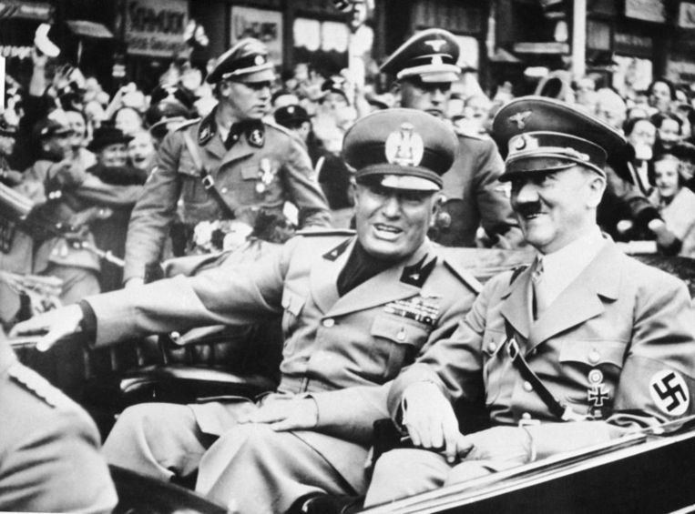 Benito 'Il Duce' Mussolini met partner in crime Adolf Hitler. Beeld 