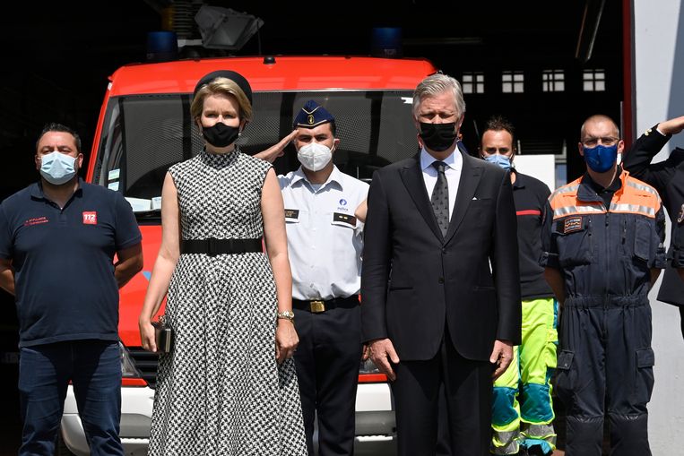 Koning Filip en koningin Mathilde wonen een plechtigheid bij in Verviers op de dag van Nationale Rouw. Beeld BELGA