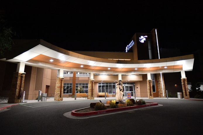 Het Christus St. Vincent Regional Medical Center in Santa Fe waar regisseur Joel Souza werd behandeld voor zijn verwondingen.