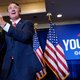Republikein Glenn Youngkin laat zien hoe je met Trump omgaat: op gepaste afstand houden, maar niet wegduwen