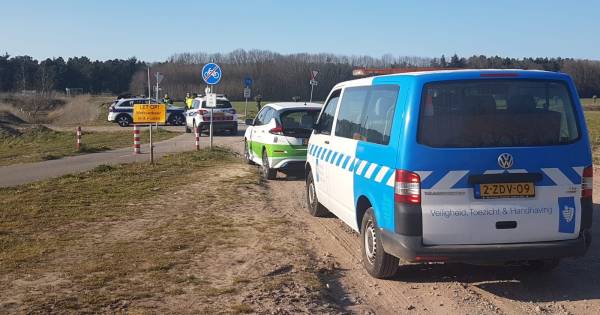 Hoog tijd om een paar van die brommers door de pers te halen.....op kosten van alle aanwezigen. .