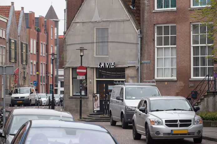 Drukte in het centrum van Tiel.