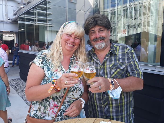 Patrick Kerrimans e Karina Simmons durante la festa per 150 anni Duvel Moortgat.