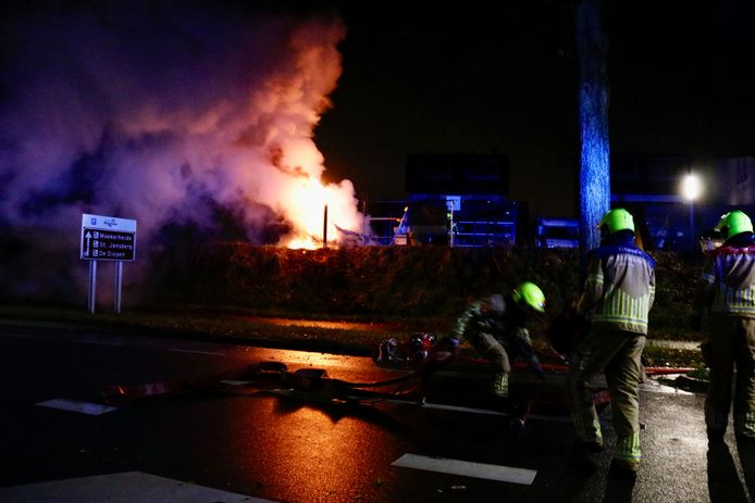 De autobrand in Mook.
