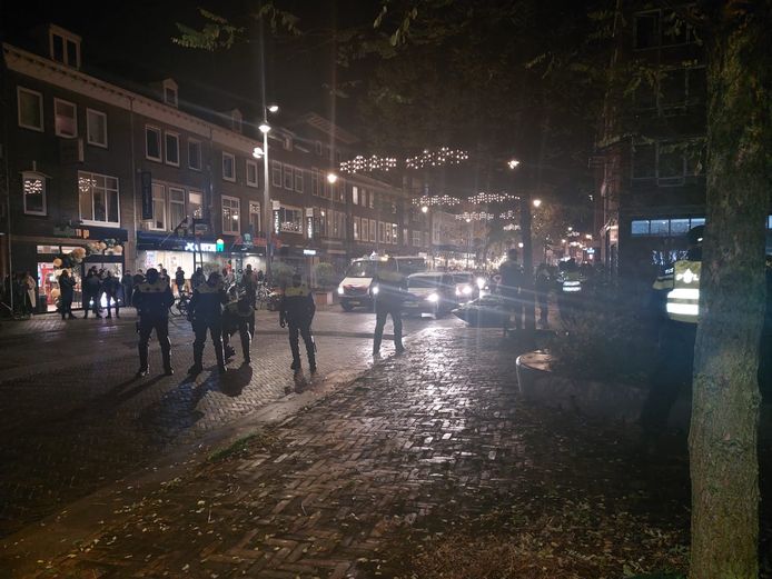 Politie in de Steenstraat.