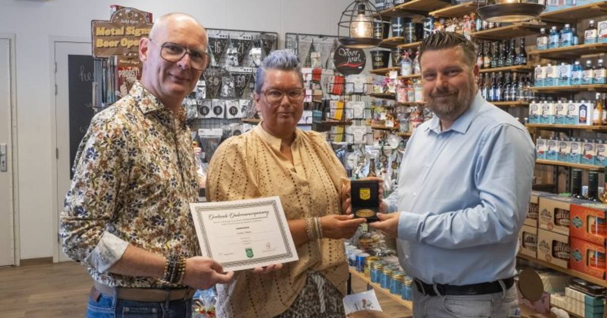 Winkel Sanders-Bolnes staat al meer dan 50 jaar in Ridderkerk en ontvangt ondernemerspenning