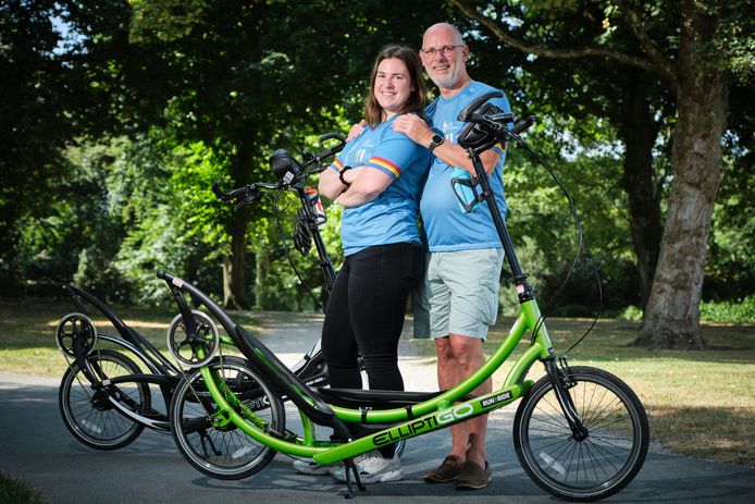 Jan van Hasselt gaat 450 kilometer fietsen voor Parkinson, samen met zijn dochter Lotte.