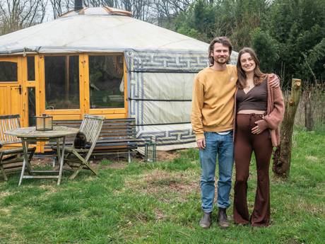 Na één jaar komt er een einde aan de woondroom van Violaine en Hilmar: ‘Wonen in een tent? We zijn vet aan het glampen’