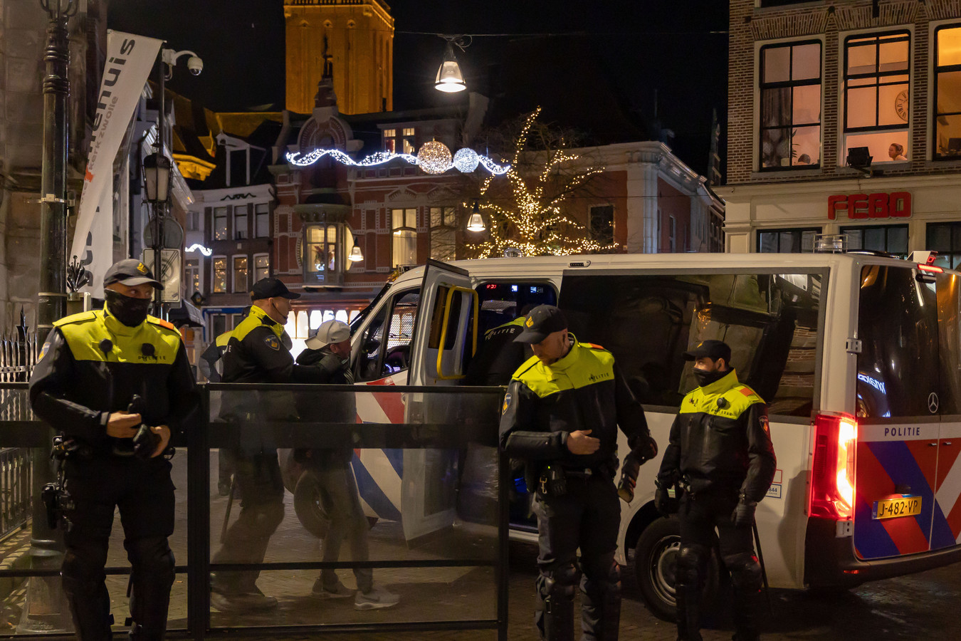 Veel politie op de been in de Zwolse binnenstad.