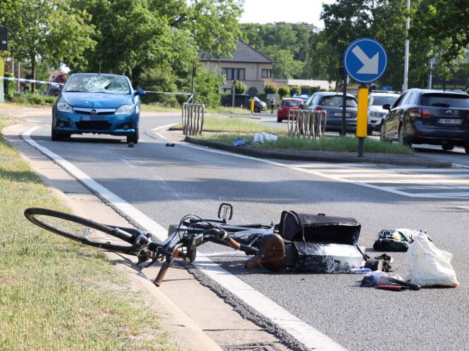 Fietser (77) levensgevaarlijk gewond na aanrijding in Beringen: weg deels afgesloten 