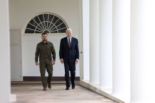 Zelensky (links) en Biden in het Witte Huis.