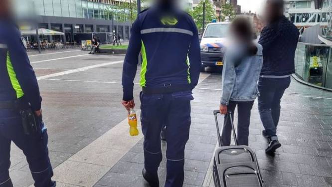 Syrisch meisje (11) strandt moederziel alleen op station Utrecht Centraal. ‘Dit raakt je in je hart’