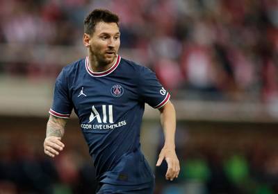 Lionel Messi maakt zijn grote intrede: Argentijnse sterspeler wint met PSG van Reims, waar doelman foto met zoontje krijgt