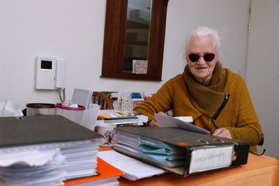 Oplossing aanstaande voor blinde en rolstoelafhankelijke Riemke (76) in zaak over vergoeding hulp in