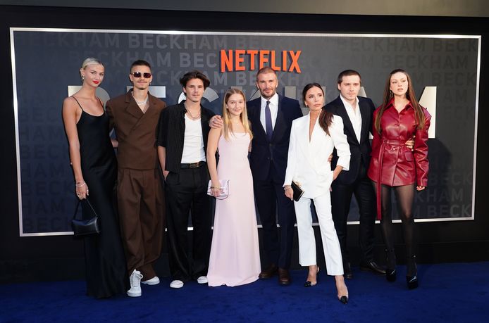 Mia Regan, Romeo Beckham, Cruz Beckham, Harper Beckham, David Beckham, Victoria Beckham, Brooklyn Beckham e Nicola Peltz Beckham.