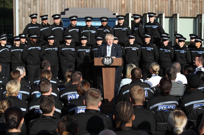 Boris Johnson gaf een speech tijdens een bezoek aan politie-agenten in West Yorkshire.