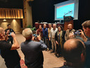 Caroline van der Plas van BBB bij de bijeenkomst van Farmers Defence Force in Wapen van Wanroij.  Rechts naast haar in de rij de Sloveense microbioloog Goran Dordic.