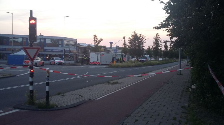 De politie kreeg rond 21.20 de melding dat er geschoten werd aan de Papaverweg. Beeld Marc Kruyswijk