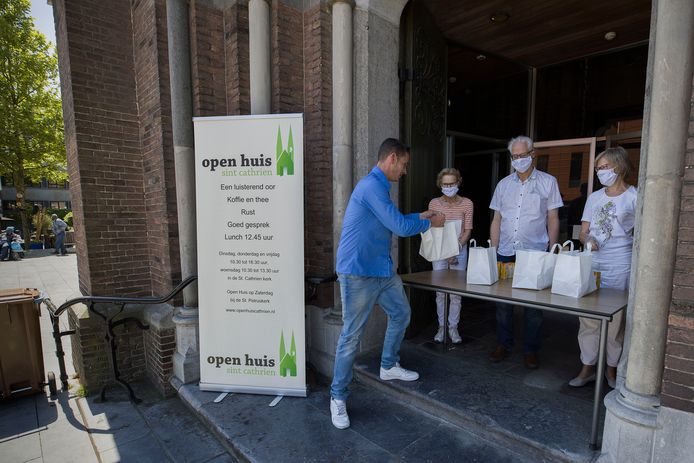 Daniël Tielemans bij het kraampje van het Open Huis Sint Cathrien.