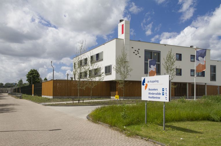 Jeugdzorggebouw De Koppeling. Een deel van het huidige gebouw wordt volledig gesloopt om plaats te maken voor nieuwbouw, een ander gedeelte wordt gerenoveerd. De planning is dat de woningen eind 2023 af zijn. Beeld Bart de Rijk/ANP