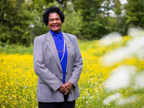 Joan is trots op haar Surinaamse roots: ‘Als ik klederdracht draag, voel ik de kracht van mijn voorouders’