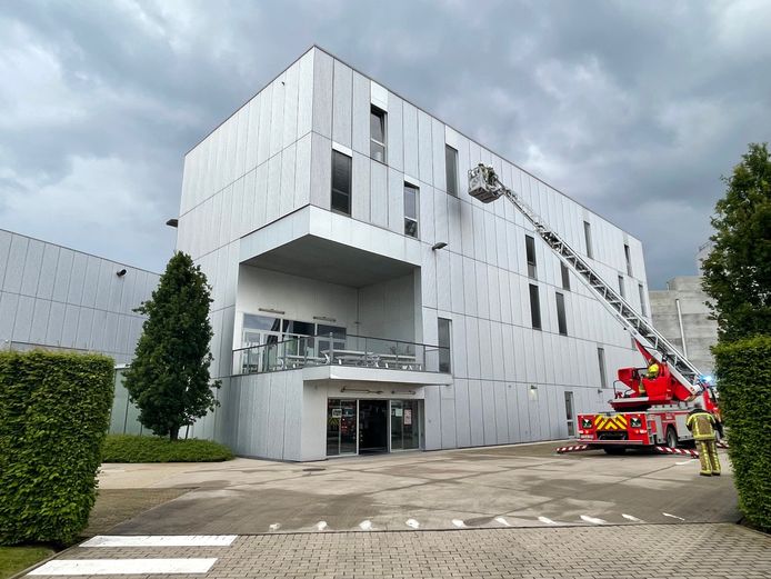 Brand in elektriciteitskast zet verdieping Accent Jobs onder rook ...