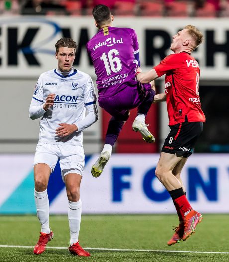Helmond Sport beleeft door onnodige rode kaart een verloren avond tegen VVV-Venlo