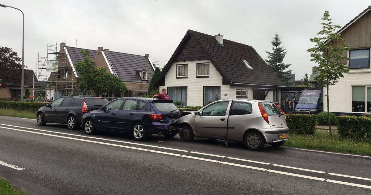 3 auto's betrokken bij ongeluk in Sint Isidorushoeve