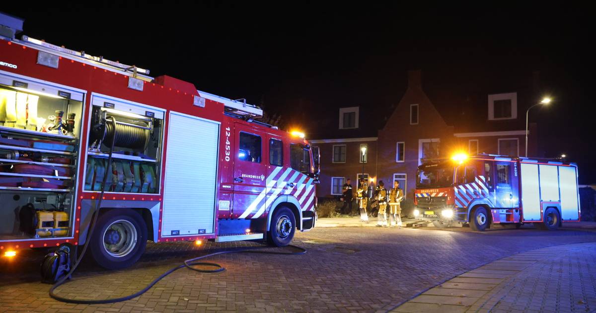 Brand op zolder van woning aan de Grundel in Rijsenhout