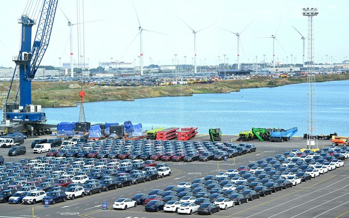 “De Chinese autofabrieken zijn sinds 2021 meer beginnen exporteren en de wagens geraken sinds enkele maanden minder vlot weg van de terminals”, klinkt het bij de haven van Zeebrugge.