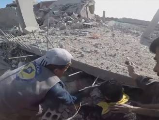 White Helmets redden kind vanonder puin na bombardement