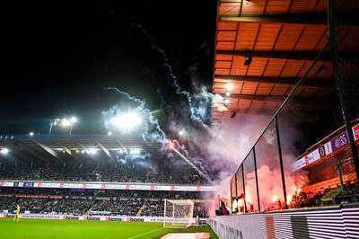 Anderlecht niet te spreken over supportersclub die salvo aan vuurpijlen ontstak: “We zijn heel ontgoocheld”
