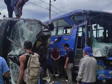 Twee Nederlanders overleden bij aanrijding tussen bussen in Ecuador, zeven Nederlandse gewonden