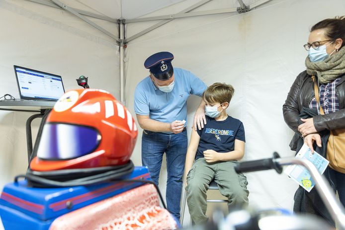 Kinderen kunnen kiezen om gevaccineerd te worden door Batman, de politie of een kapitein.