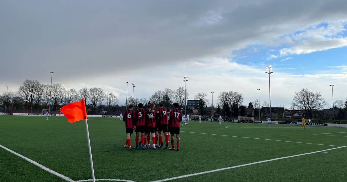 Heerlijk moment voor Heracles-speler Diego van Oorschot: scoort bij