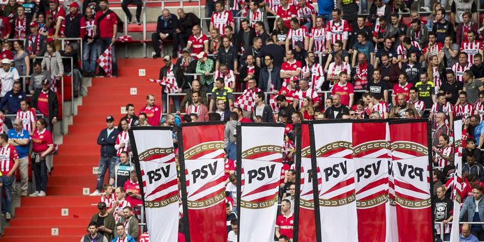 Supporters van PSV in de thuiswedstrijd tegen Ajax in april 2018.