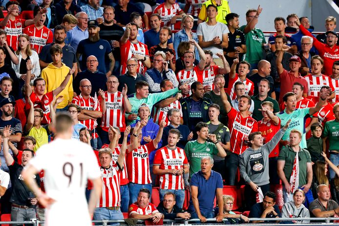Toeschouwers moeten zichzelf in de toekomst verwarmen bij PSV.
