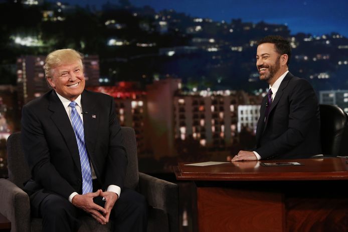 Acht jaar geleden was Donald Trump als presidentskandidaat nog te gast bij talkshowhost Jimmy Kimmel, maar intussen maken de twee elkaar geregeld belachelijk.