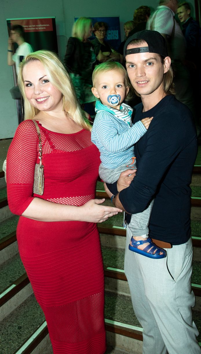 Lesley-Ann Poppe met haar partner Kevin en hun zoon.