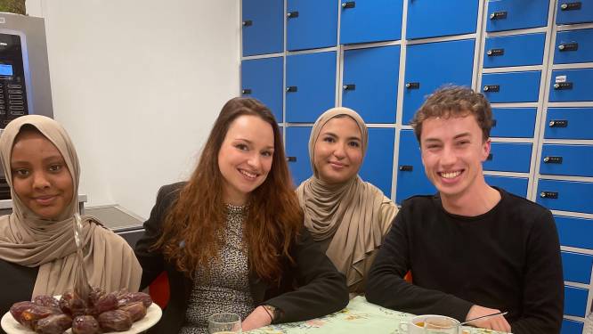 Iftar bij supermarkt brengt culturen bij elkaar: ‘Inleven in medewerkers die meedoen aan de ramadan’