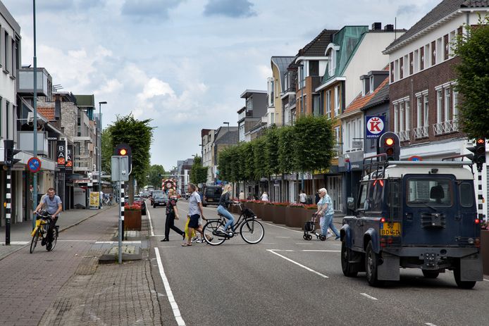 De Eindhovenseweg wordt de komende maanden aangepakt, ook de kruising met de Corridor.