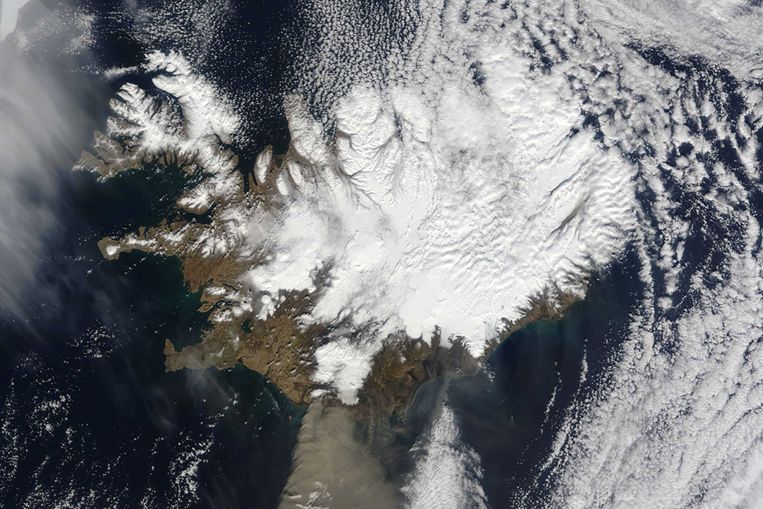 De vulkaan Eyjafjallajokull vanuit de lucht gezien. (NASA) Beeld 