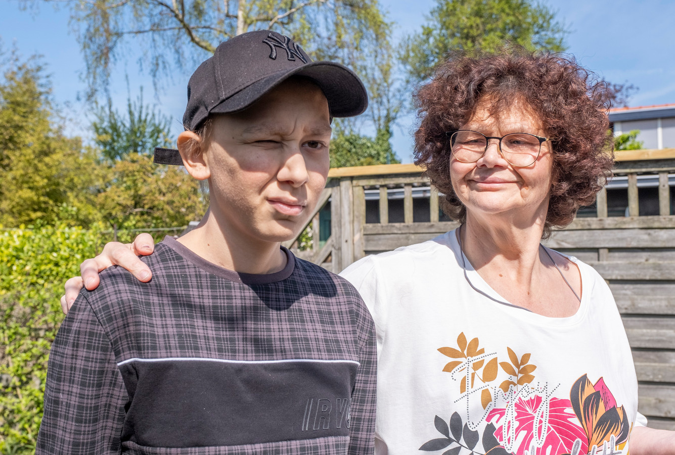 Fakkels en indrukwekkende erehaag van motoren voor overleden Quinten