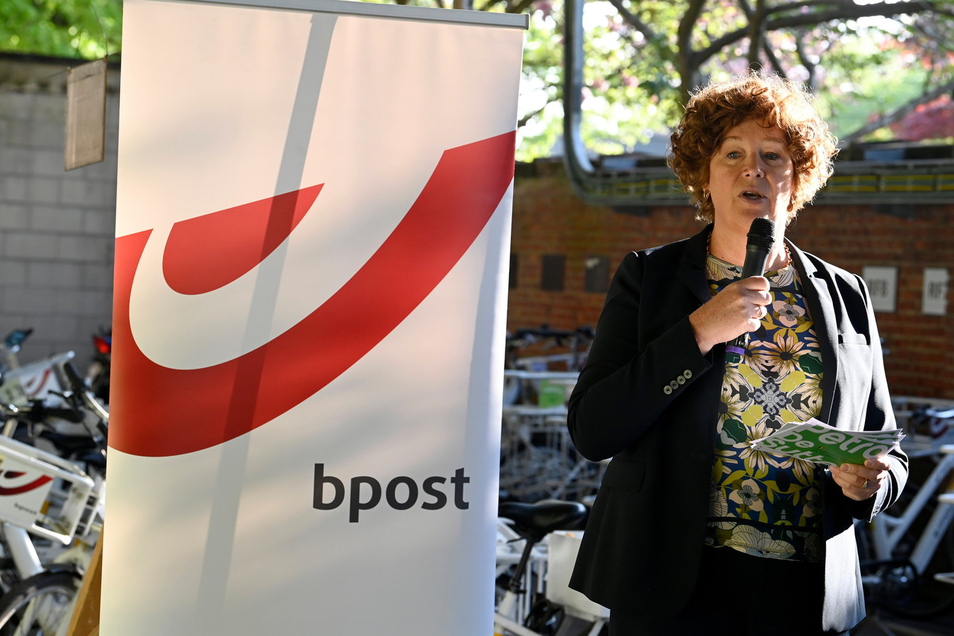 Bpost betaalde drie jaar lang het loon van twee medewerkers Petra De