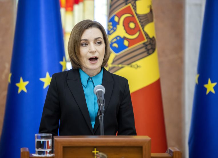 De Moldavische president Maia Sandu hield maandag een persconferentie waarin ze sprak over de Russische dreiging. Beeld ANP / EPA