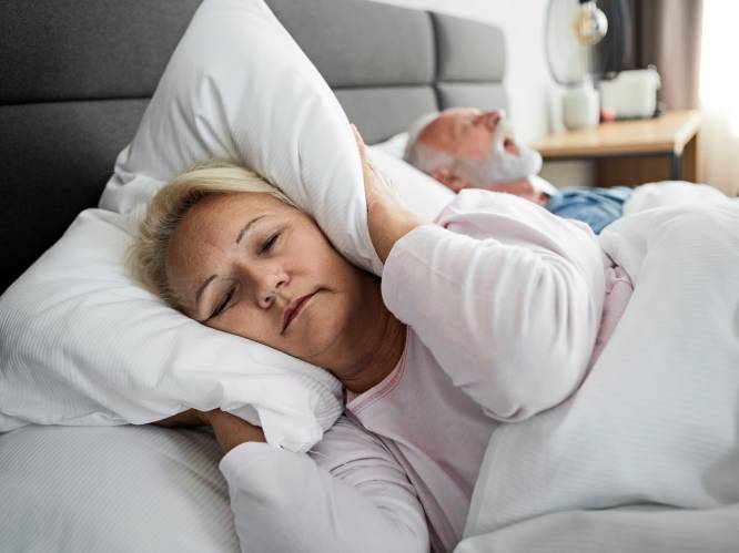 “Snurken is een zwaar onderschatte medische alarmkreet”: wanneer is het gevaarlijk en wat kan je eraan doen?